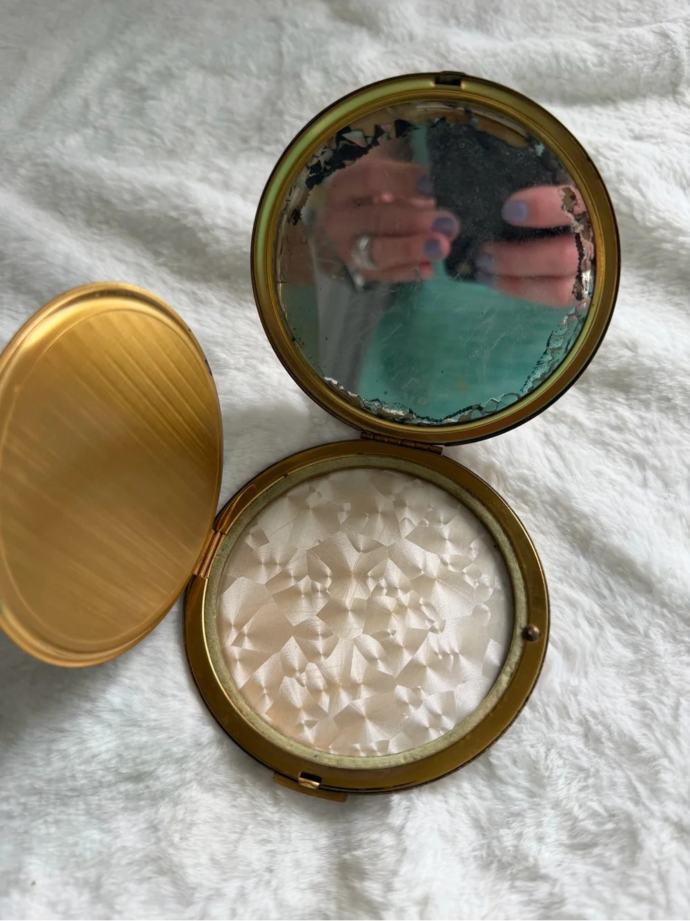 Vintage compact Circa 1940s